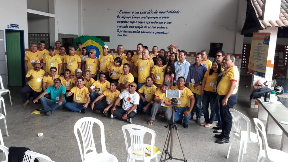 Foto de grupo dos participantes do 3º Fórum Alagoano de Comunicação Comunitária